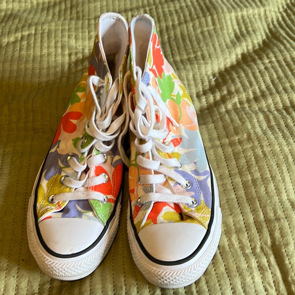 Groovy Flower Converse All Star High Tops - size 8